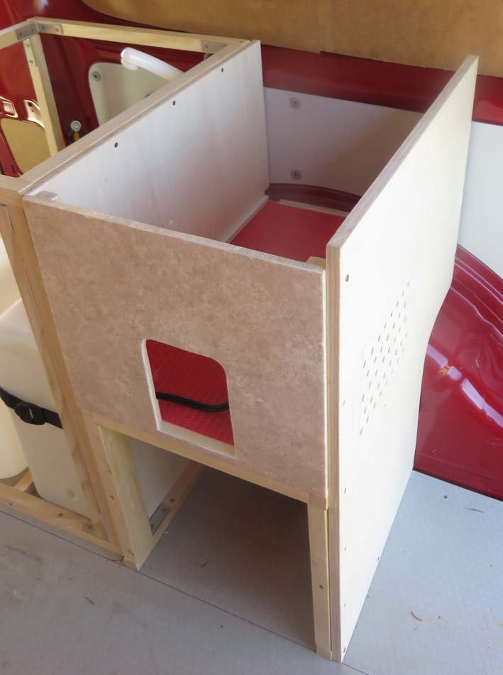 Konstruktion des Küchenmoduls für die Kühlbox